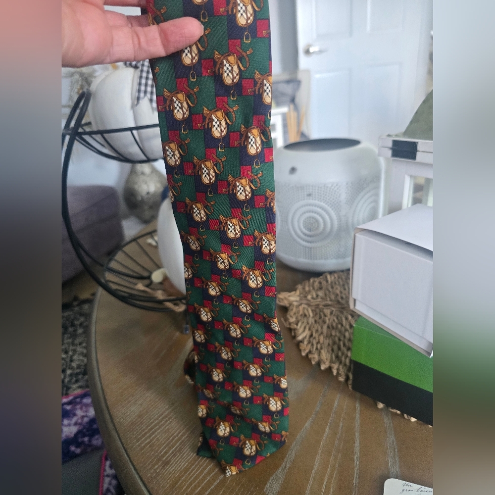 Classic Vintage Elegant Green and Red Patterned Men's Tie - Picture 13 of 17